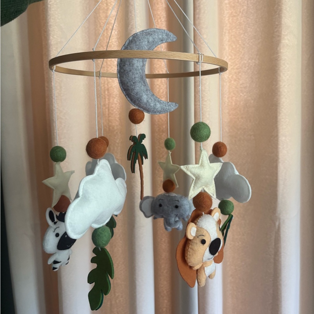 Lion Felt Mobile with Green Leaves